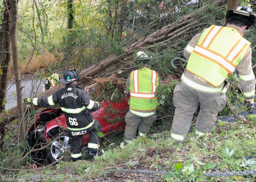 10/26/18 - MVA with entrapment on Alpine Road. Photos by Curt Werner